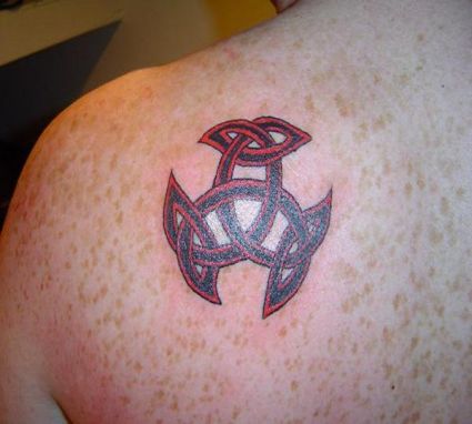 Celtic Knot Left Shoulder Balde Tattoo